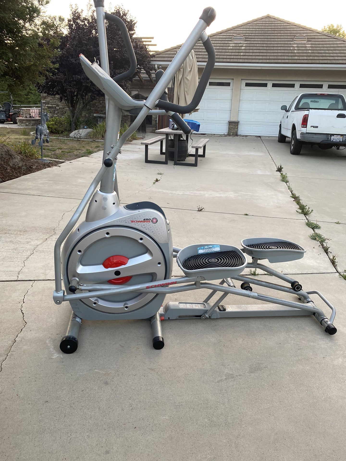 Schwinn 450 Elliptical