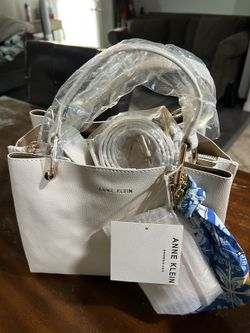 Anne Klein Purse$25