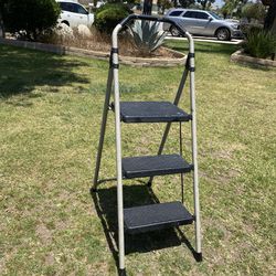 Gorilla Ladders 3 Step Stool in excellent condition 