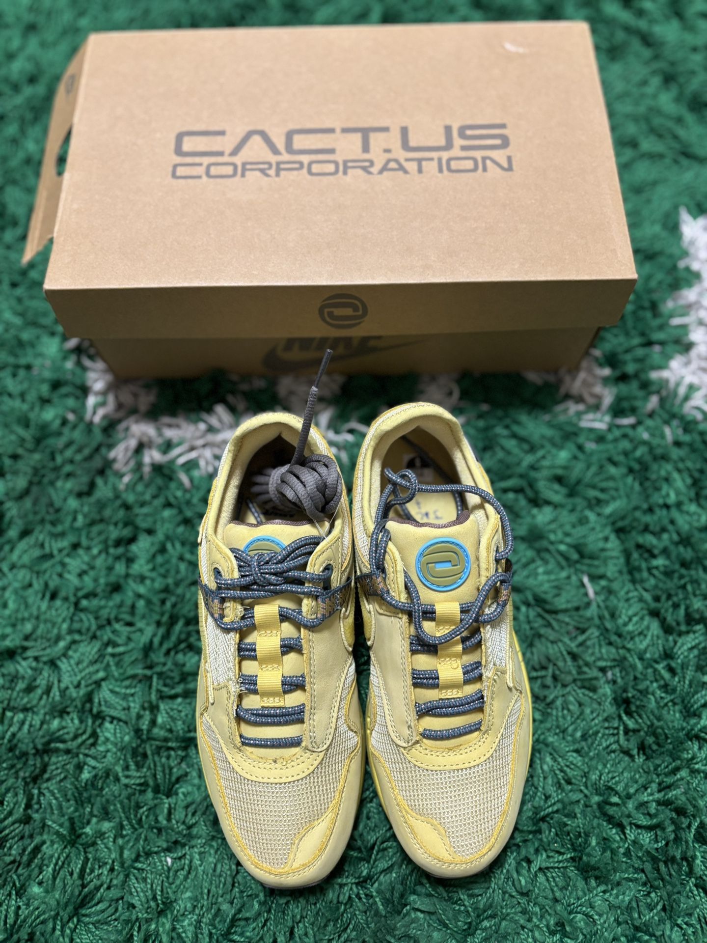 Air Max 1 Travis Scott Cactus Jack Saturn Gold