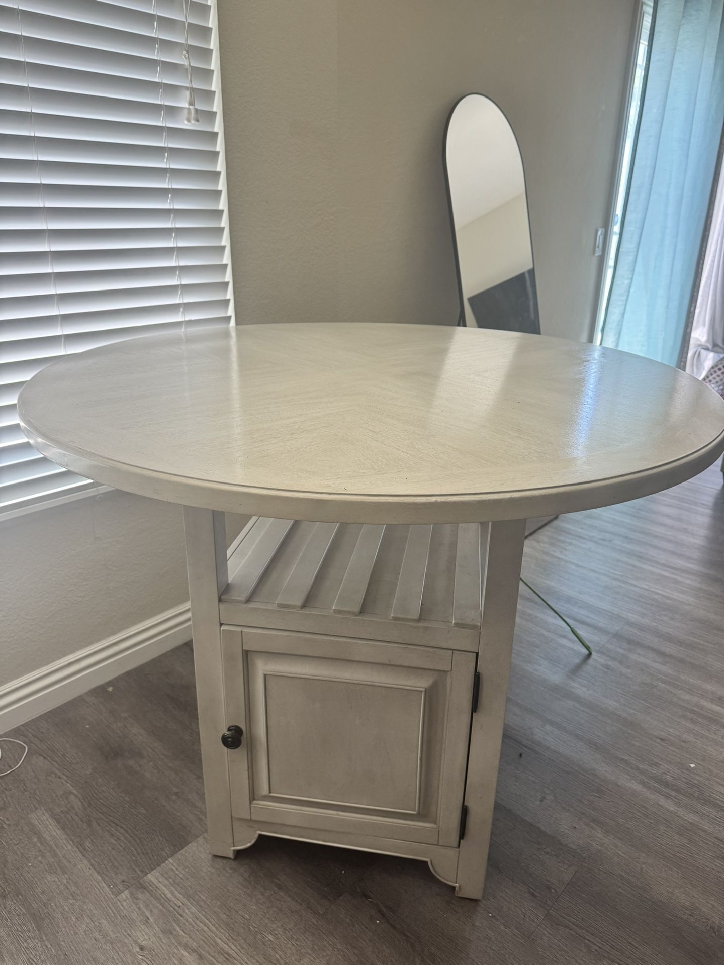 Dining Table With 4 Stools