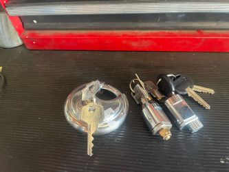 Chrome Disc Padlock and Door Lock Cylinders with Keys
