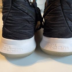 Kyrie All black size 12