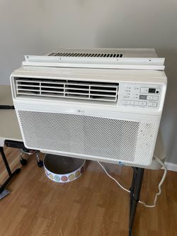 Air conditioner—like new. $160. It was used only last year for a couple of months. You can inspect it before buying. 🫡👍 For pickup, I am located in 