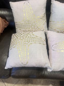 4pillows throw perfect condition as for 20