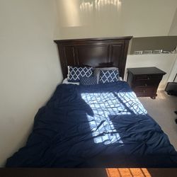 🔥 Cherry Wood Queen Bedroom Set + 55” TV – Like New – Must Pick Up