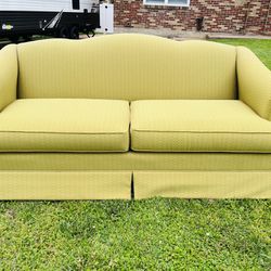 beautiful sofa by Thomasville - excellent condition