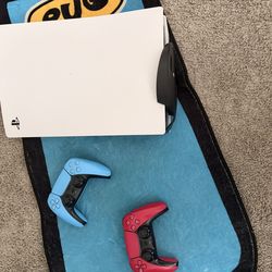 PlayStation 5 + 2 Controllers