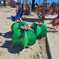 Metal Yard Art, Wind Spinners & POTTERY 🌵 