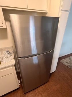 Insignia Refrigerator (NEED GONE ASAP)