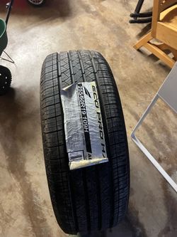 Tire 255/60/R19