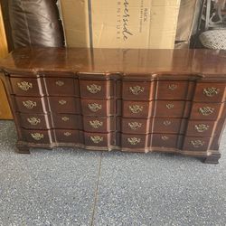 Large Dresser With 2 Matching Nightstands