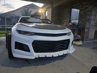 2018 camaro ZL1 oem front bumper, does not fit non ZL1 camaros