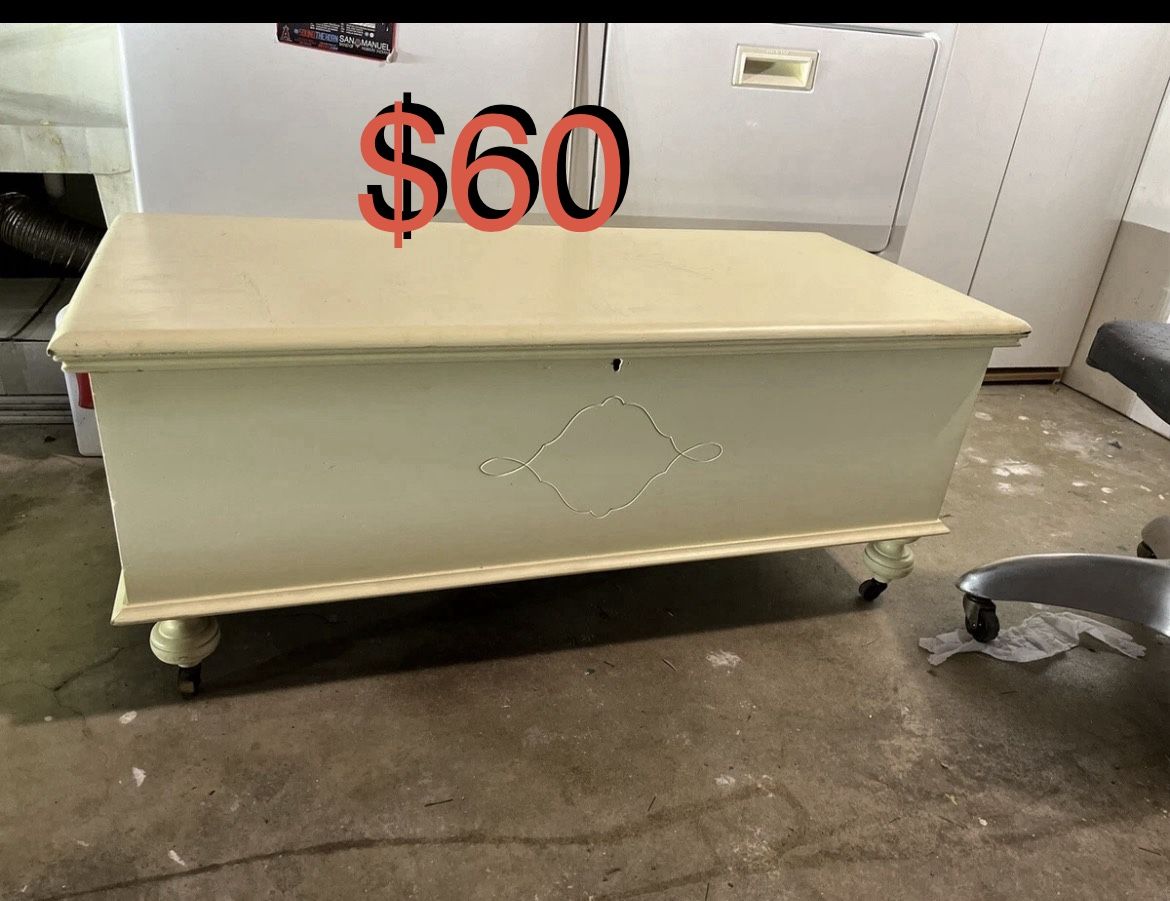 Vintage Cedar Chest/Bench 44”x19”x19”