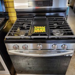 New Samsung 5 Burner Gas Stove With Air Fry 30" Wide