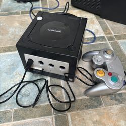 GameCube With 2 Controllers + 16 Games
