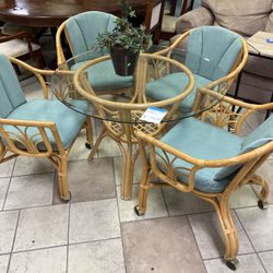 Table With 4 Chairs 