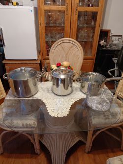 Cooking pots.and a deep fryer