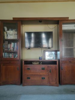 Entertainment center