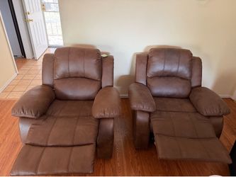 2 comfortable recliner chairs