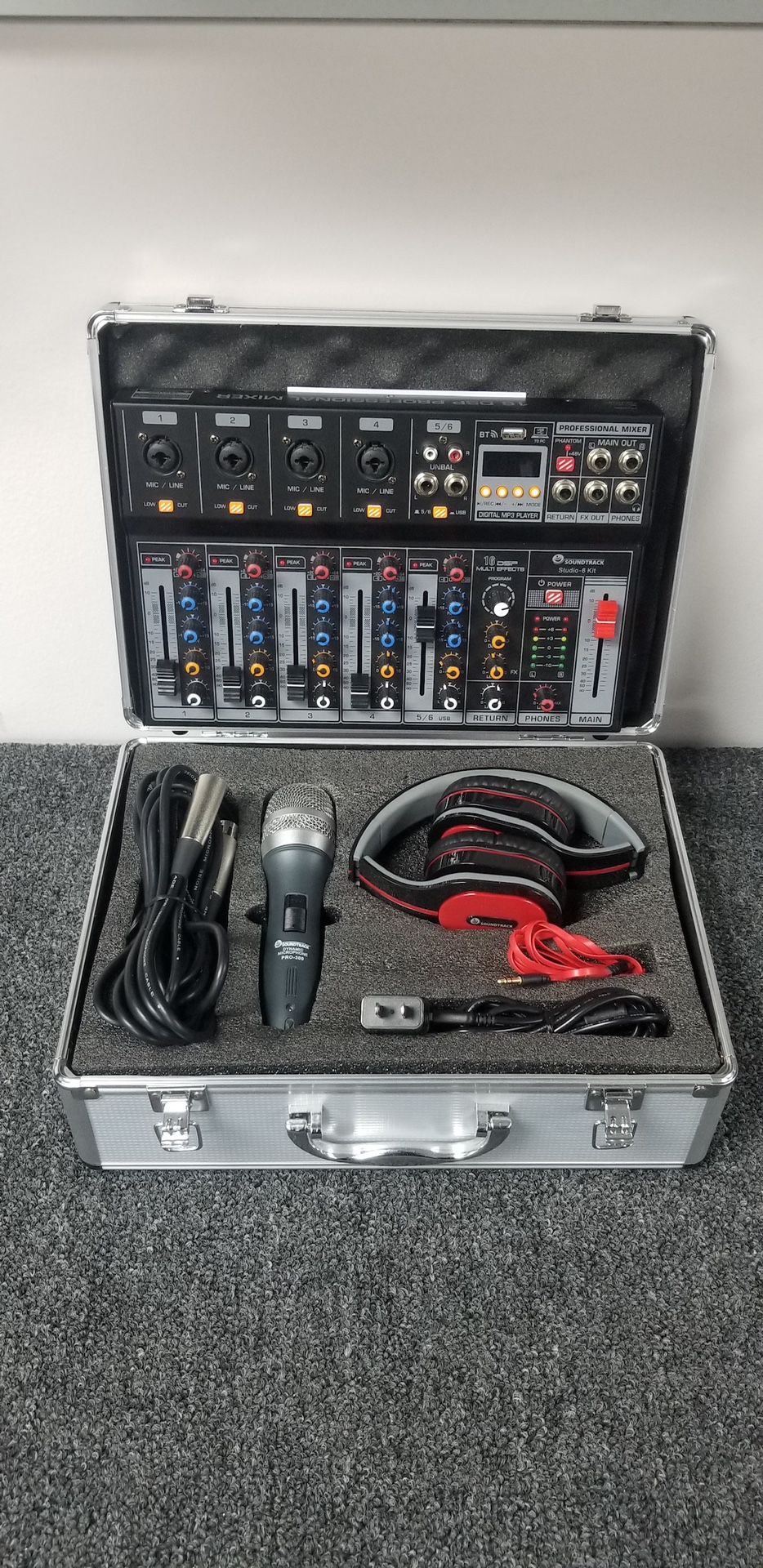 Brand New six channel mixer with bluetooth and sound effects. One Microphone, headphones, and case included. NUEVO. 