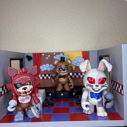 FNAF Figure set Includes Five Nights at Freddy’s Golden Freddy with Stage and several FNAF figures with interchangeable faces and torsos.