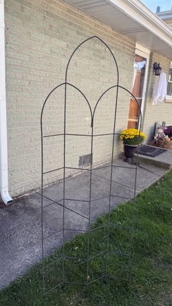 Metal Garden Trellis Obelisk
