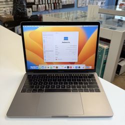 MacBook Pro 13inch Touchbar 8GB 256ssd with Final Cut Pro & Logic Pro X