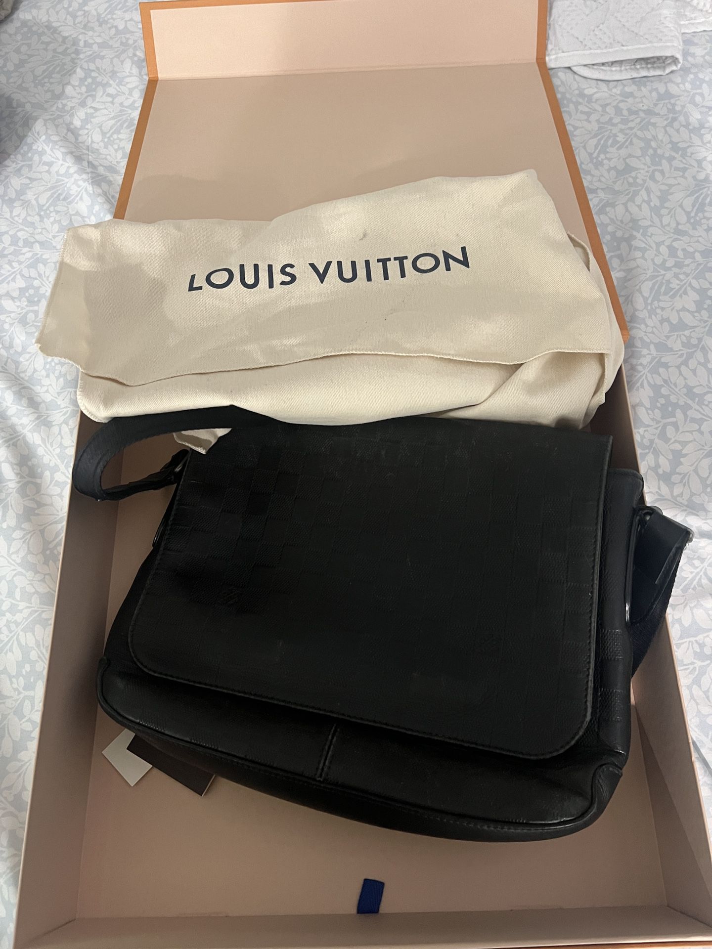Louis Vuitton Men Messenger Bag 