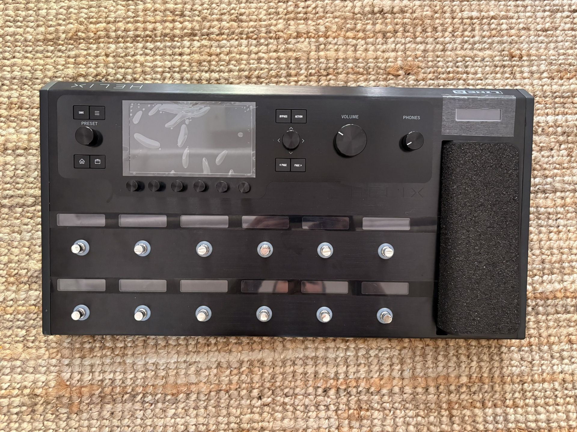 Line 6 Helix (with Gig Bag and Gator Flight Case)