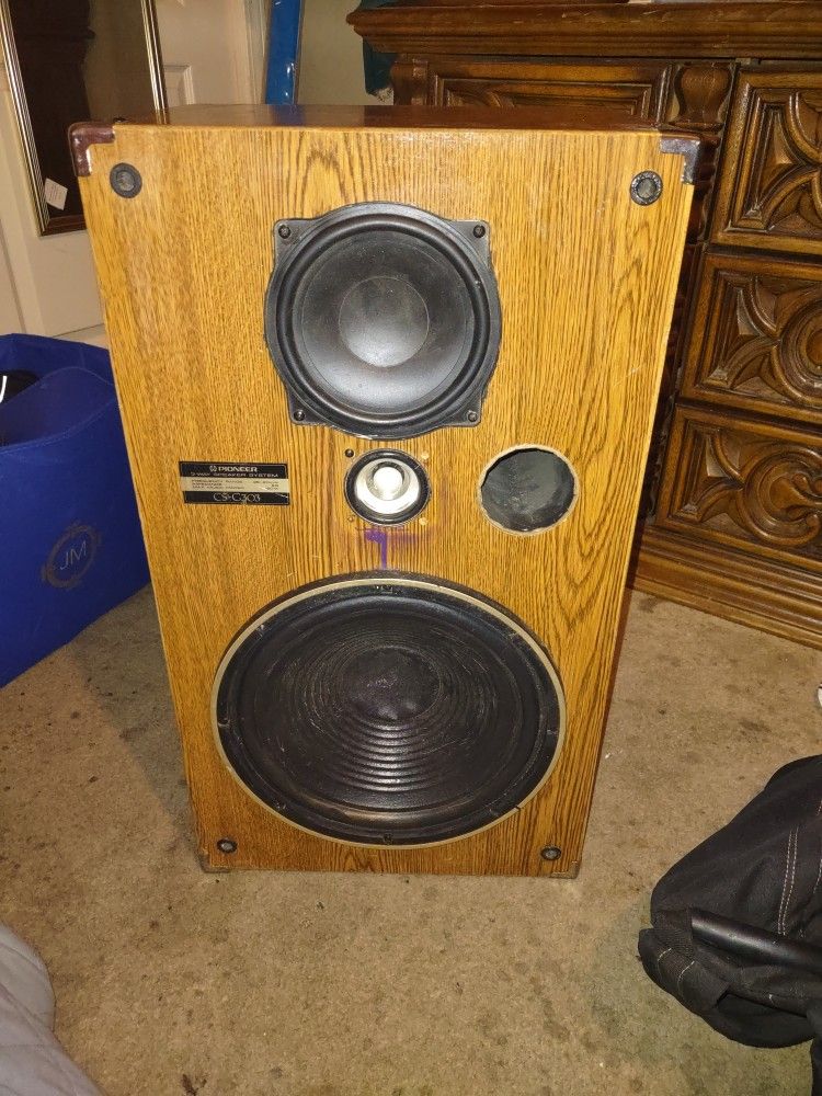 Home Stereo Speaker Box