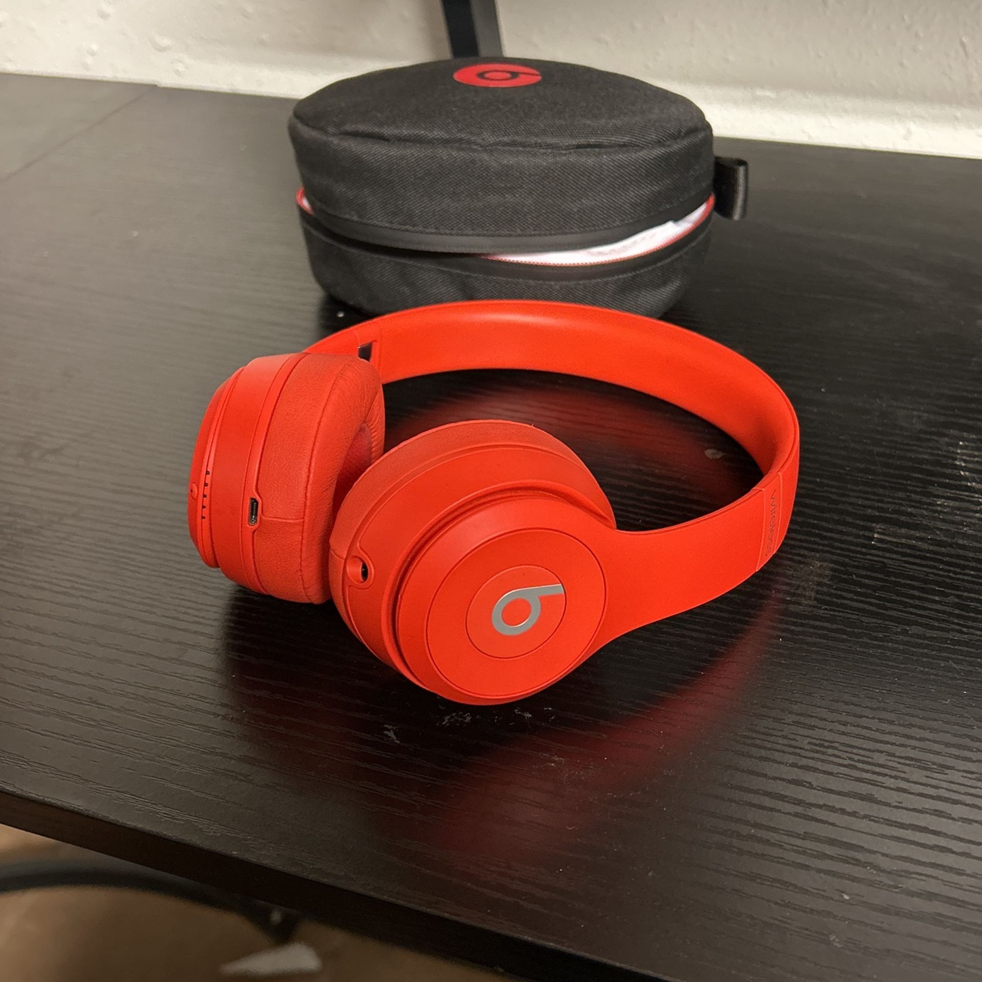 Red solo Beats 3
