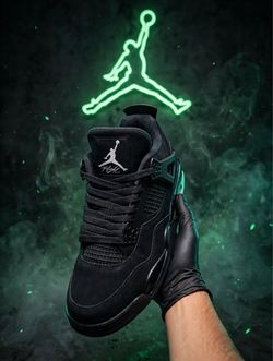 Air Jordan 4 Retro Black Cat Sneakers