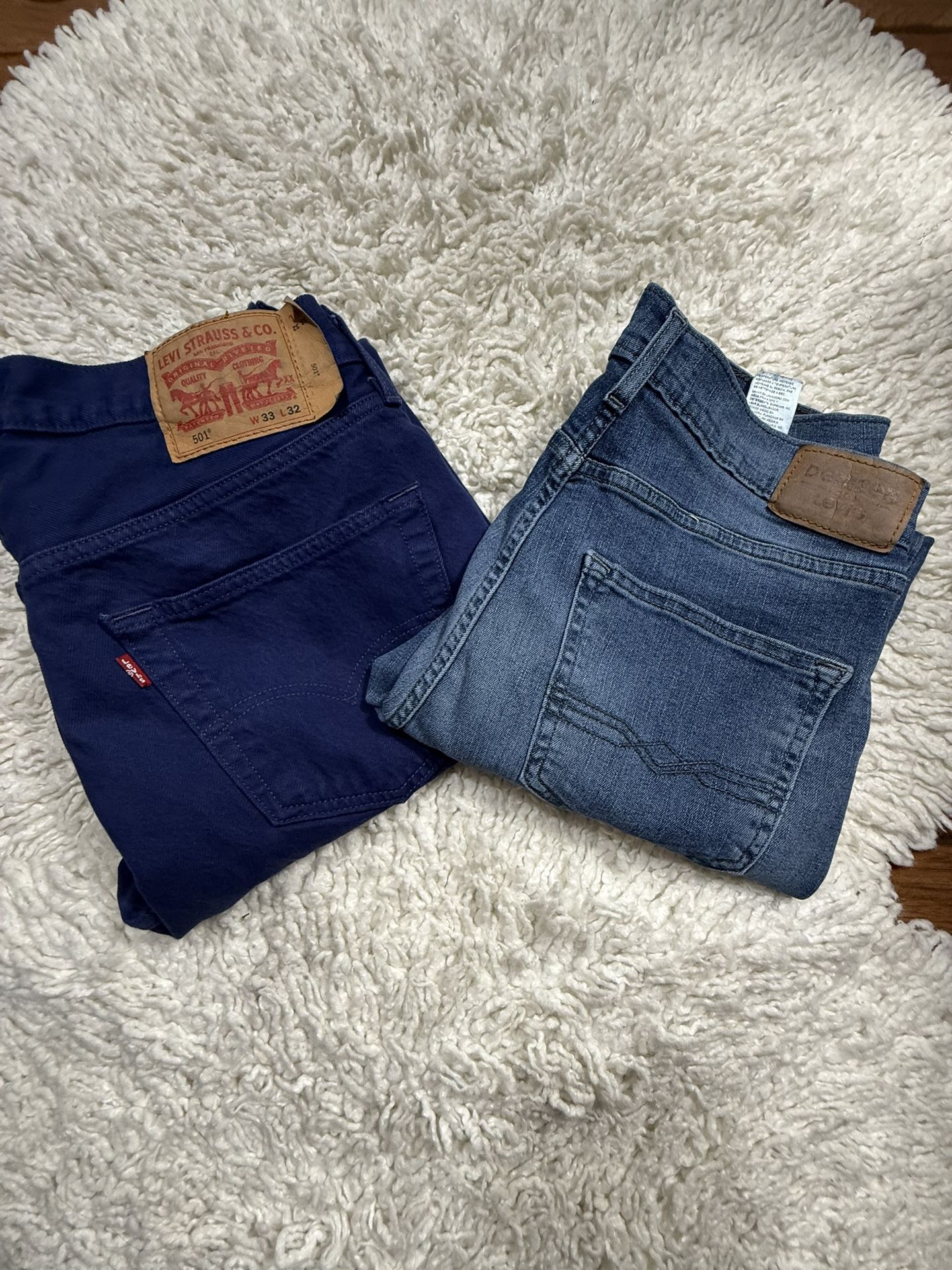 2pcs Levi’s men jeans Size 33x32 In very good condition