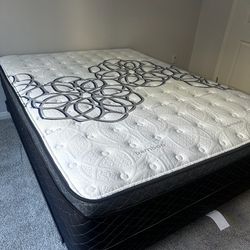 🟣queen Size Pillow Top Mattress 12" Thick 