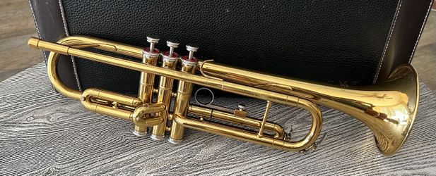 Vintage C.M.T. USA trumpet with carry case, complete with mouthpiece- Low Price. $60