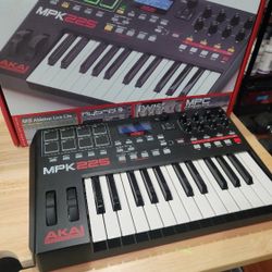 AKAI MPK 225 