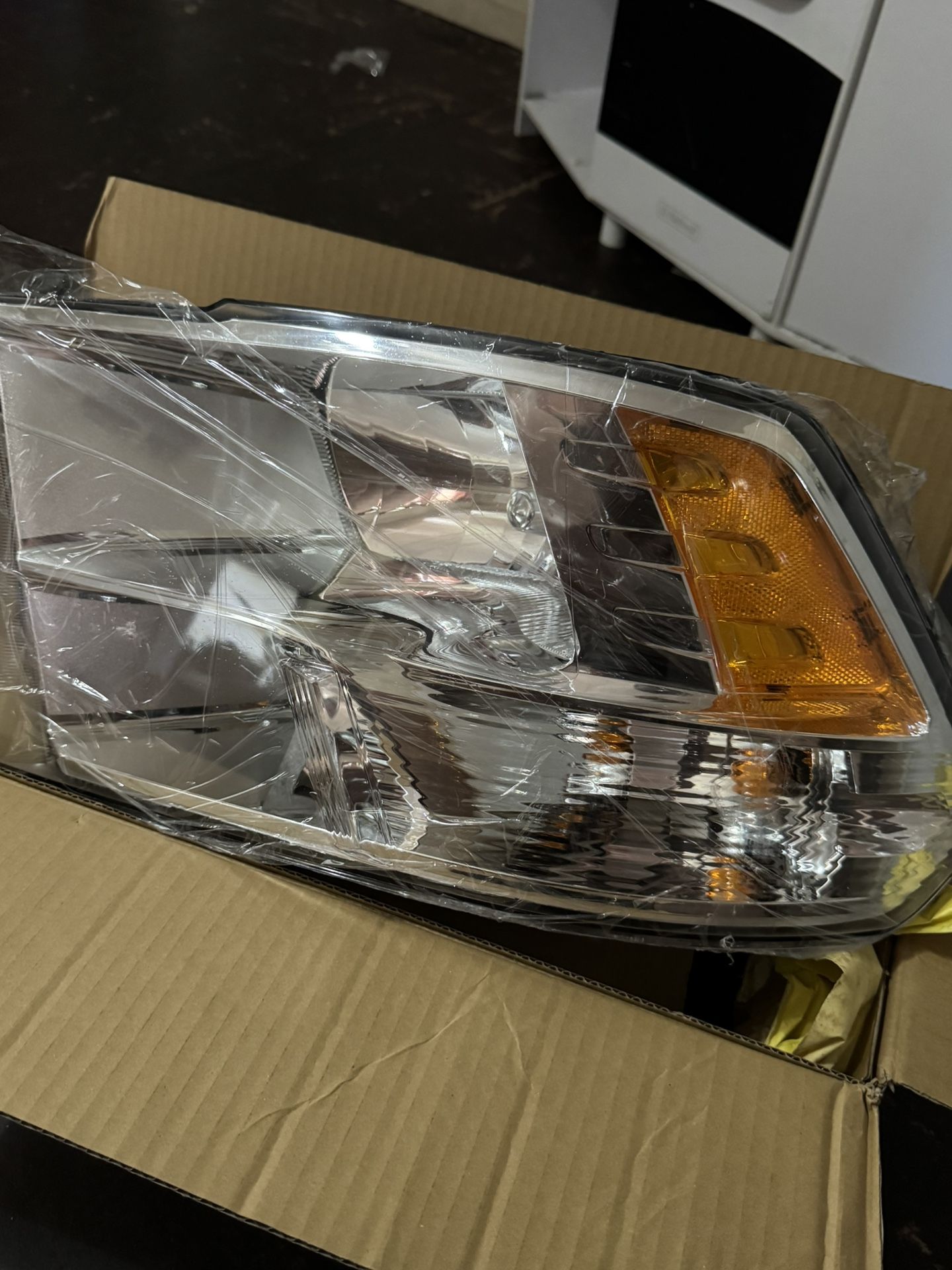 2013-2018 Ram 1500 Headlight