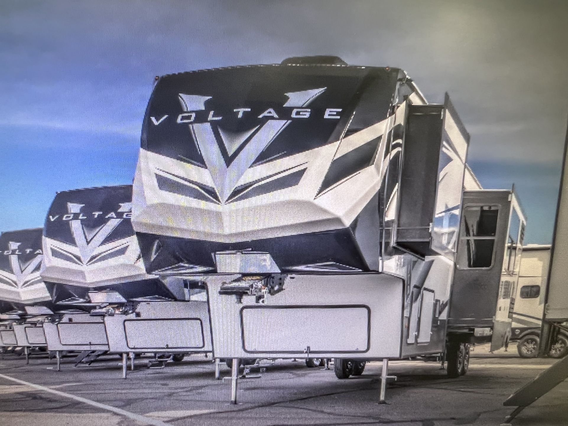 NEW 2022 TRITON 3521