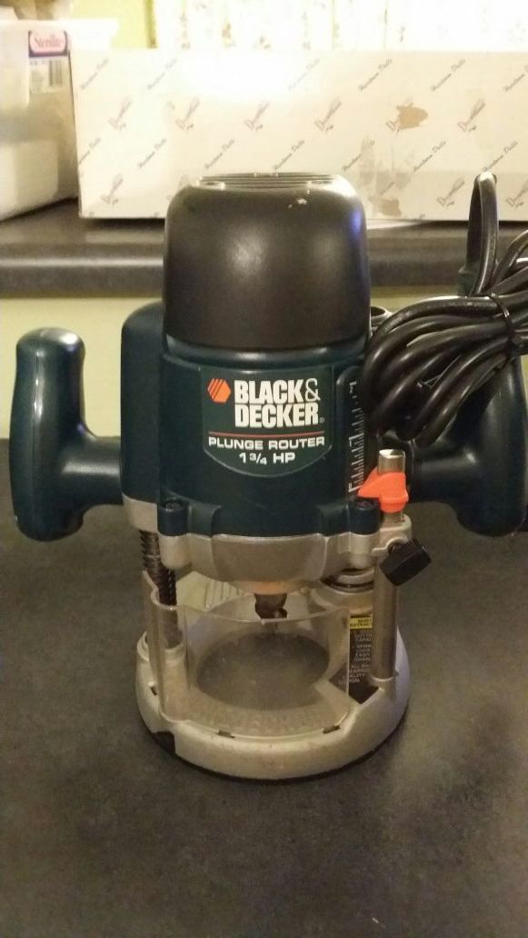 Black & Decker RP 200 PLUNGE ROUTER 1 3/4 HP 9 AMPS WORKS PERFECT