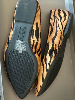 Zebra flats Alfani brand