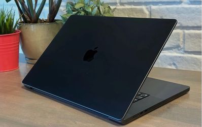 Apple MacBook Pro 14-Inch (Late 2023) - M3 Pro- 18 GB Ram - 512GB SSD - Space Black