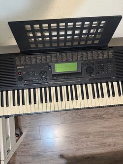 Yamaha PSR-520 Electronic Keyboard