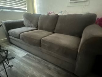Couch free delivery