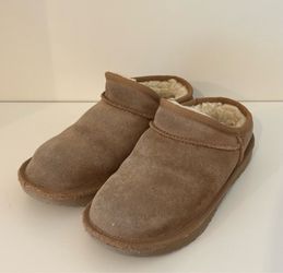 Kids UGG Slippers Size 2 Beige