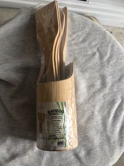 Brand new bamboo 5 piece utensil set and holder