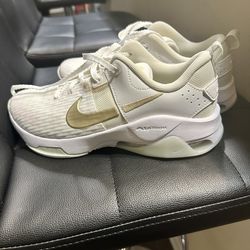 Nike zoom bellas women’s size 9