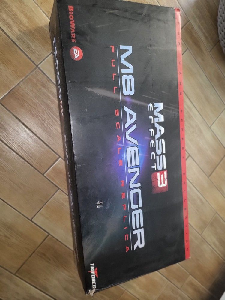Mass Effect 3 M8 Avenger Triforce Replica