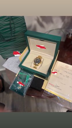Mens luxurious watch