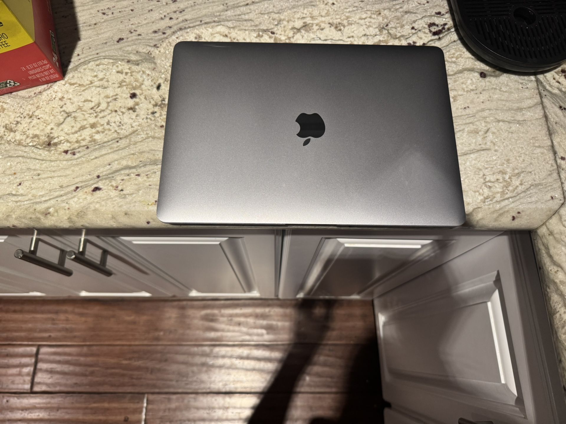 Apple MacBook Air (M1, 2020) - Excellent Condition 
